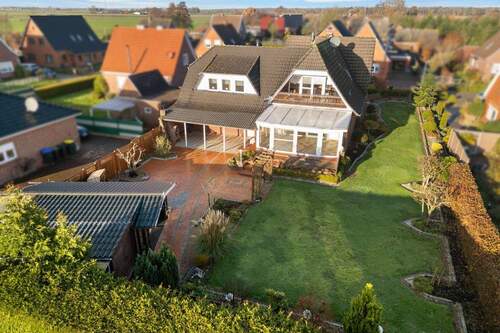 Luftbild - Mehrfamilienhaus, Wohnhaus mit 210,00 m&sup2; in Osteel zum Kaufen