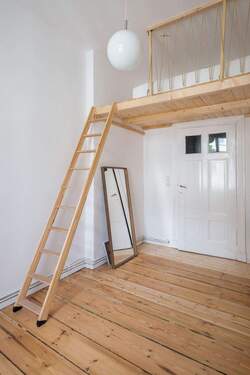 Blick zum Hochbett - 2 Zimmer Etagenwohnung in Berlin