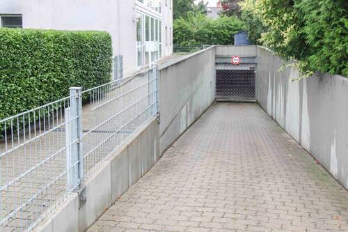 Zufahrt Garage - 