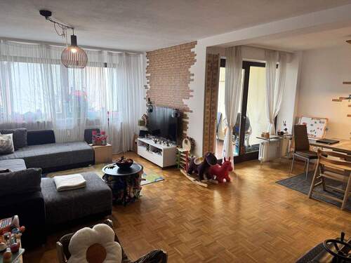 Wohnzimmer - 3 Zimmer Etagenwohnung zum Kaufen in Möhrendorf