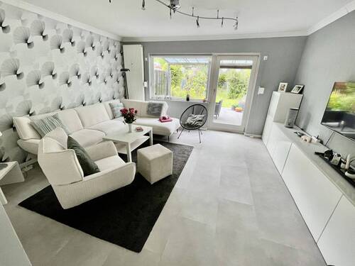Wohnzimmer.jpeg - 4 Zimmer Reihenmittelhaus zum Kaufen in Hamburg