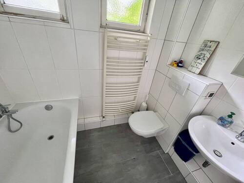 Vollbad OG.jpeg - Reihenmittelhaus mit 107,00 m&sup2; in Hamburg zum Kaufen