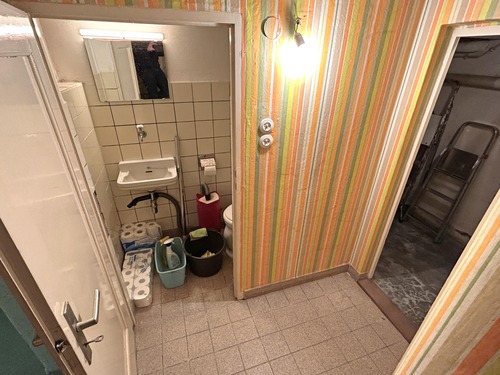 UG, WC - 