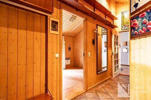 Flur mit Durchgang zum Wohnzimmer - 