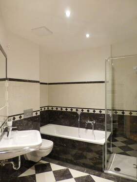 Bad Ansicht - Etagenwohnung mit 74,80 m&sup2; in Leipzig zum Kaufen