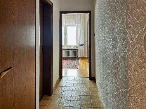 Flur EG - 9 Zimmer Einfamilienhaus in Steinheim