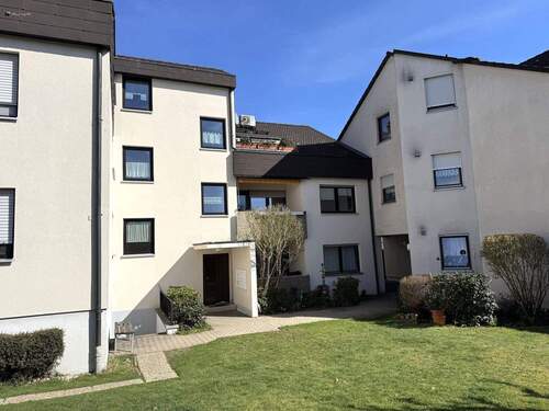 Außenansicht - Großzügige und helle 3,5-Zimmer-Wohnung mit Südbalkon und PKW-Garage in ruhiger und beliebter Lage von Hemhofen