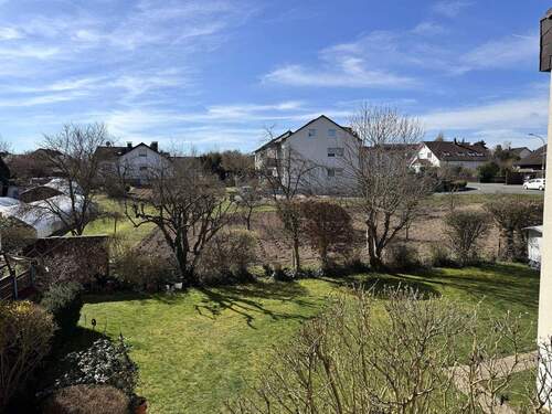 Blick vom Südbalkon - Etagenwohnung mit 97,00 m&sup2; in Hemhofen zum Kaufen