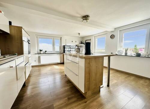 Wohnküche mit Insel - Einfamilienhaus mit 141,00 m&sup2; in Solms / Oberndorf zum Kaufen