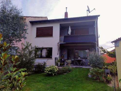 Blick vom Garten auf's Haus - 