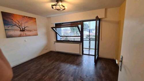 Zi. 1 im OG mit Balkonzugang - 