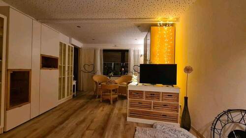 Zi. 2 im OG mit Balkonzugang - 