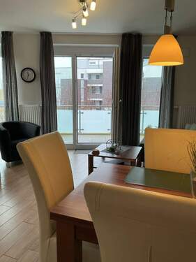 Essplatz mit Blick zum Deich - 