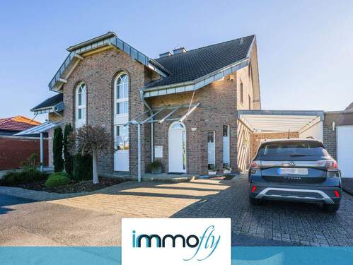 Hausansicht - Familientraum auf 126 m² - ausgebautes Dachgeschoss, Außenpool, Sauna & ca. 100 m² Nebengebäude