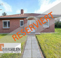 TT bietet an: Solider Klinker-Bungalow in ruhiger Wohnlage - ebenerdig wohnen mit Garten & Terrasse! - Wilhelmshaven-Rüstersiel Neuengroden