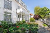 Hauseingang - Wunderschönes, großzügiges Dachgeschoss mit herrlicher Terrasse in Dahlem
