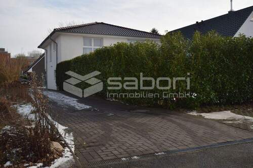 Einfahrt - 6 Zimmer Einfamilienhaus zum Kaufen in Hamburg