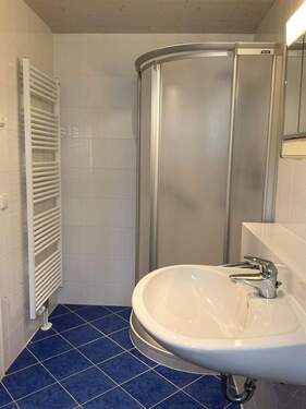 WC mit Duschbad im Erdgeschoss - 