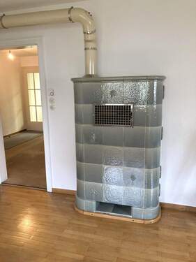 Kachelofen mit Holzfeuerung - 