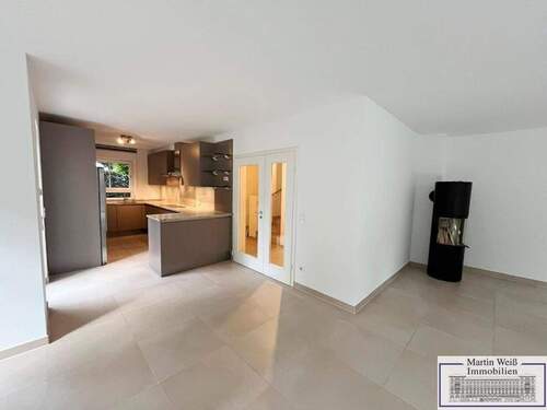 Wohn-Essbereich mit Kaminofen - 5 Zimmer Doppelhaushälfte in Berg