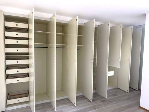 Schlafzimmer Platz satt im Einbauschrank.jpeg - 