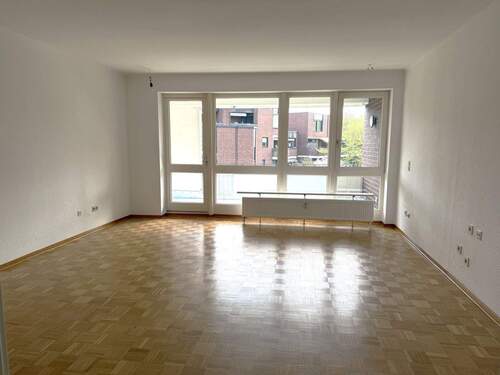 Wohnzimmer Ans. 1.jpeg - Komfortable 2 Zimmer Wohnung mit Balkon und TG Stellplatz in D-Zoo!