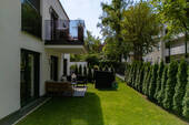 Entspannung im Grünen - Exklusive Terrassenwohnung mit großem Garten, 2 Stellplätzen in begehrter Isarlage, Neubaustandard