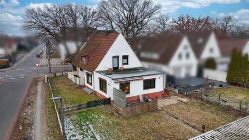 Rückansicht - Modernisiertes EFH mit viel Platz und großer GarageWerkstatt in gefragter Lage von Bremen-Osterholz