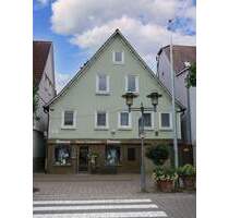 Zweifamilienhaus mit Maisonettewohnung und Gewerbeeinheit im Ebersbacher Stadtzentrum - Ebersbach an der Fils