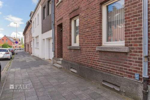 Hauseingang - 8 Zimmer Reihenmittelhaus in Wegberg