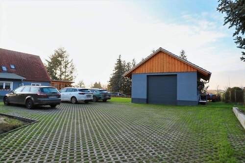Zufahrt und Parkplätze - 4 Zimmer Einfamilienhaus zum Kaufen in Parsteinsee