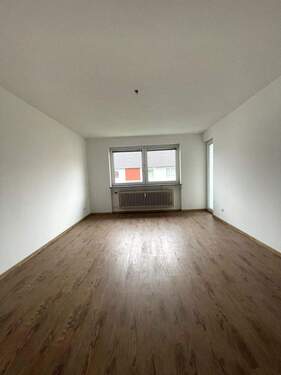 Zimmer 1 - Frisch sanierte 3-Zimmer-Wohnung mit Balkon in Eisenberg - 74 m², ideal geschnitten und bezugsfertig