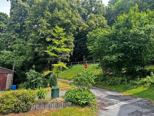 Zugang zum Grundstück - 3 Zimmer Etagenwohnung zum Kaufen in Chemnitz