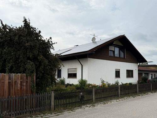 Ansicht von der Straße - 4 Zimmer Mehrfamilienhaus, Wohnhaus in Ering