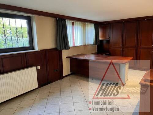 Büro im Keller - 