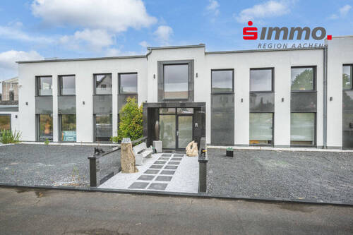 Titelbild - Arbeiten und Leben unter einem Dach! Gewerbeimmobilie mit exklusivem Penthouse und großem Grundstück