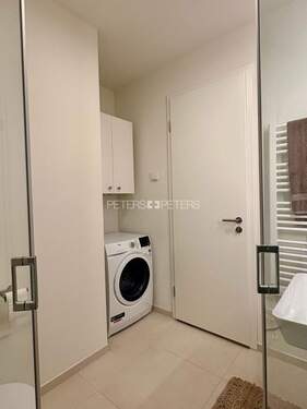 Duschbad mit Waschtrockner - 