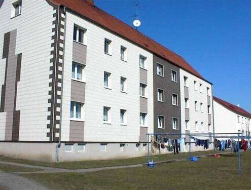 Südseite mit Wäscheplatz - 5 Zimmer Etagenwohnung in Randowtal