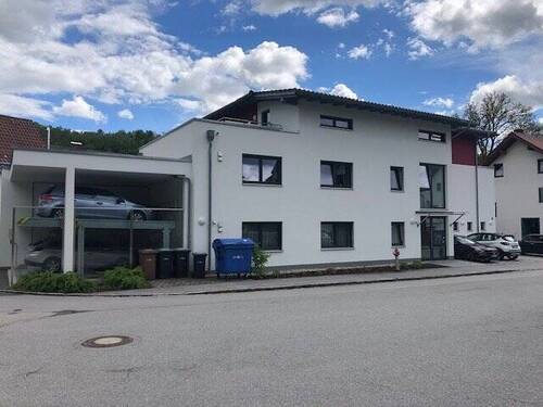 Ansicht - KfW55 3-­Zimmerwohnung mit Lift, Terrasse und Multi-Parking-Carport