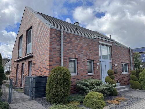 Seitlicher Gartenzugang - 5 Zimmer Einfamilienhaus in Lünen