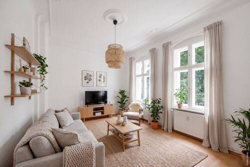 Wohnzimmer - Charmante 2-Zimmer-Wohnung mit Stuck in Prenzlauer Berg