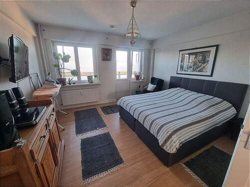 gemütliches helles Schlafzimmer mit zwei Einzelbetten oder als Doppelbett.jpg - Etagenwohnung mit 35,00 m&sup2; in Hamburg zur Miete