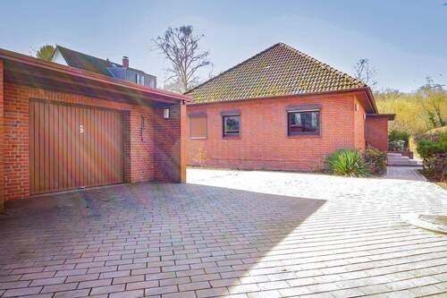 Vorplatz - 4 Zimmer Einfamilienhaus zum Kaufen in Hamburg