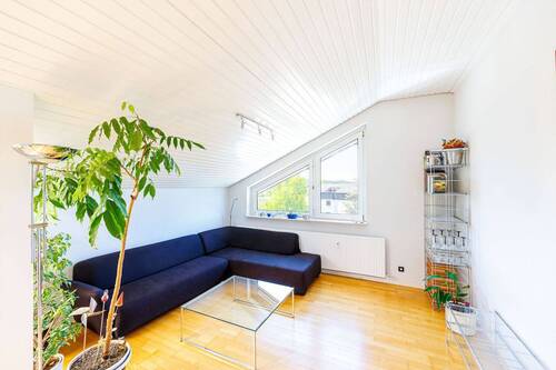 Wohnzimmer - 3 Zimmer Etagenwohnung zum Kaufen in Leonberg