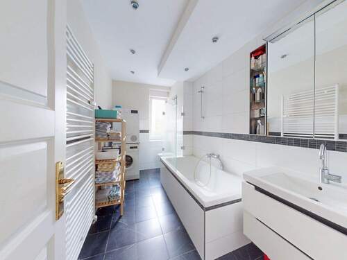 Titelbild - Gepflegte Altbauwohnung mit Wohnküche in idealer Lage