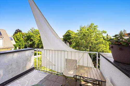 Östlicher Balkon an den Schlafzimmern - Gehobene Dachgeschosswohnung nahe Forstenrieder Park