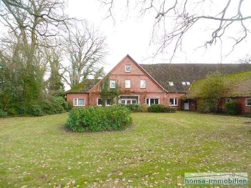 Ansicht von Straße (von Süden) - Entdecke die Möglichkeiten! Großes Bauernhaus mit massiven Wirtschaftsbereichen sucht Entdecker!