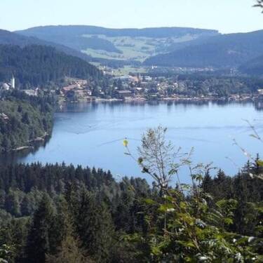 Titisee - 3-Zi. Wohnung Titisee - 1.100,00&nbsp;EUR Kaltmiete, ca.&nbsp; 103,00&nbsp;m&sup2;&nbsp;Wohnfl&auml;che