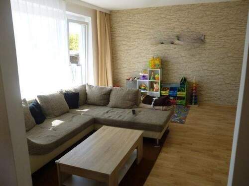 Wohnzimmer - 3 Zimmer Etagenwohnung in Trostberg