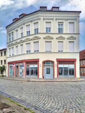 Vorderansicht - Preissenkung Mehrfamilien- & Geschäftshaus mit 9x vermieteten Einheiten im Zentrum von Salzwedel Faktor 7,48 %